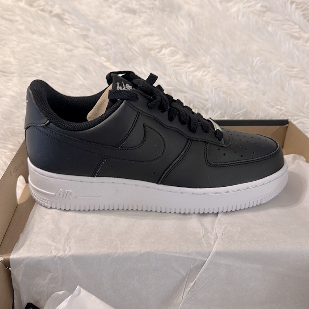 Nike Air Force 1 ’07 Next Nature Women’s shoes in black and white. NWT.